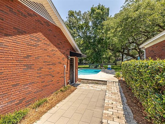 5th image of 163 Royal Dr