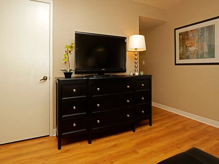 Acacia Apartments — Photo 10