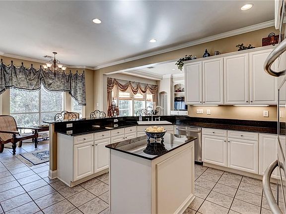 4th image of 514 Northwoods Dr