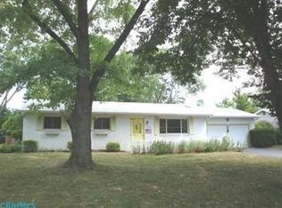 1096 Kendale Rd N, Columbus, OH 43220