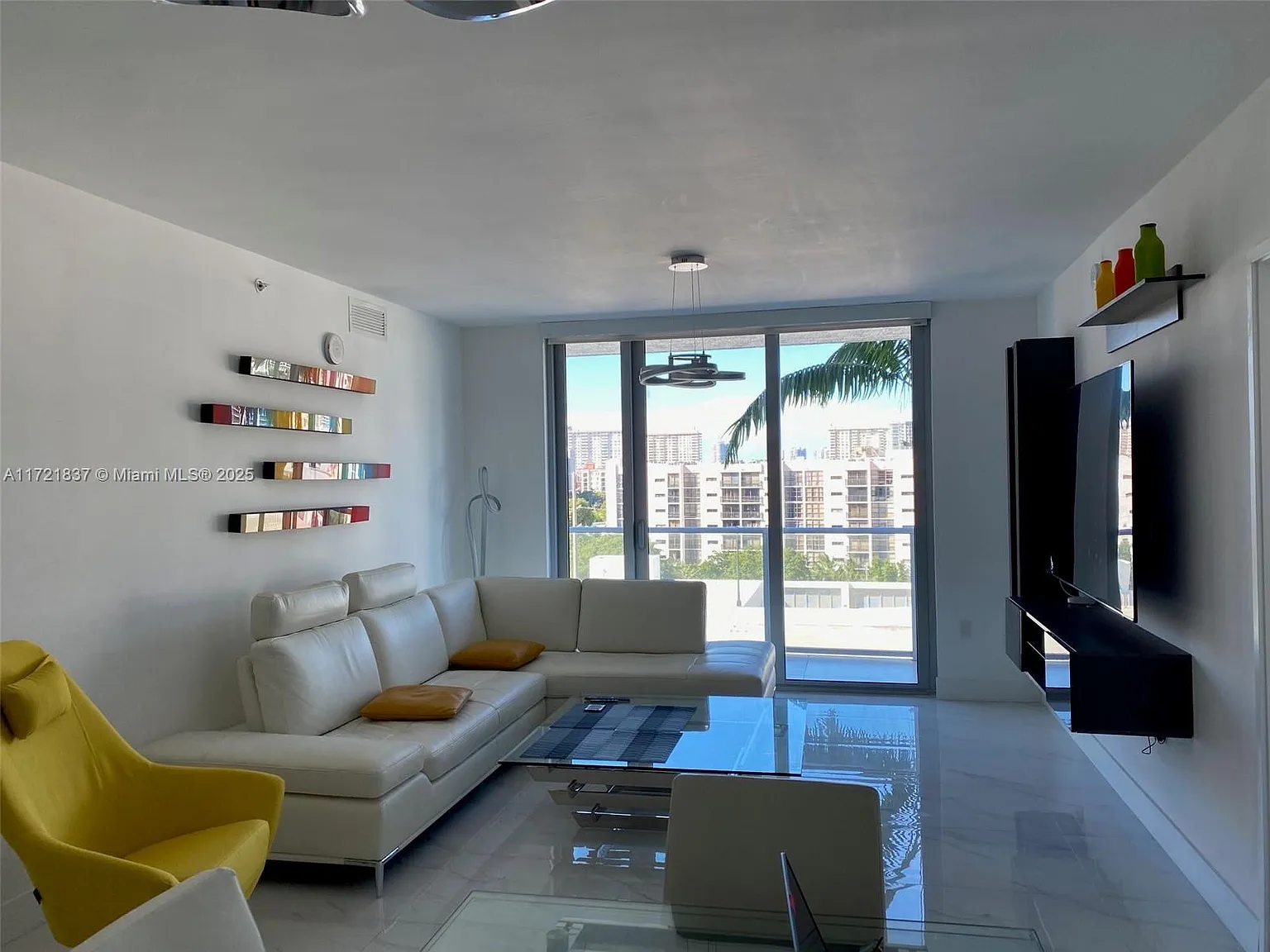 Parque Towers Condo — Photo 3