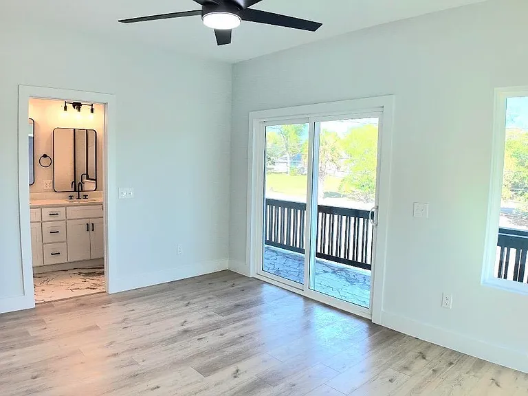 309 N Pace Blvd #B — Photo 13