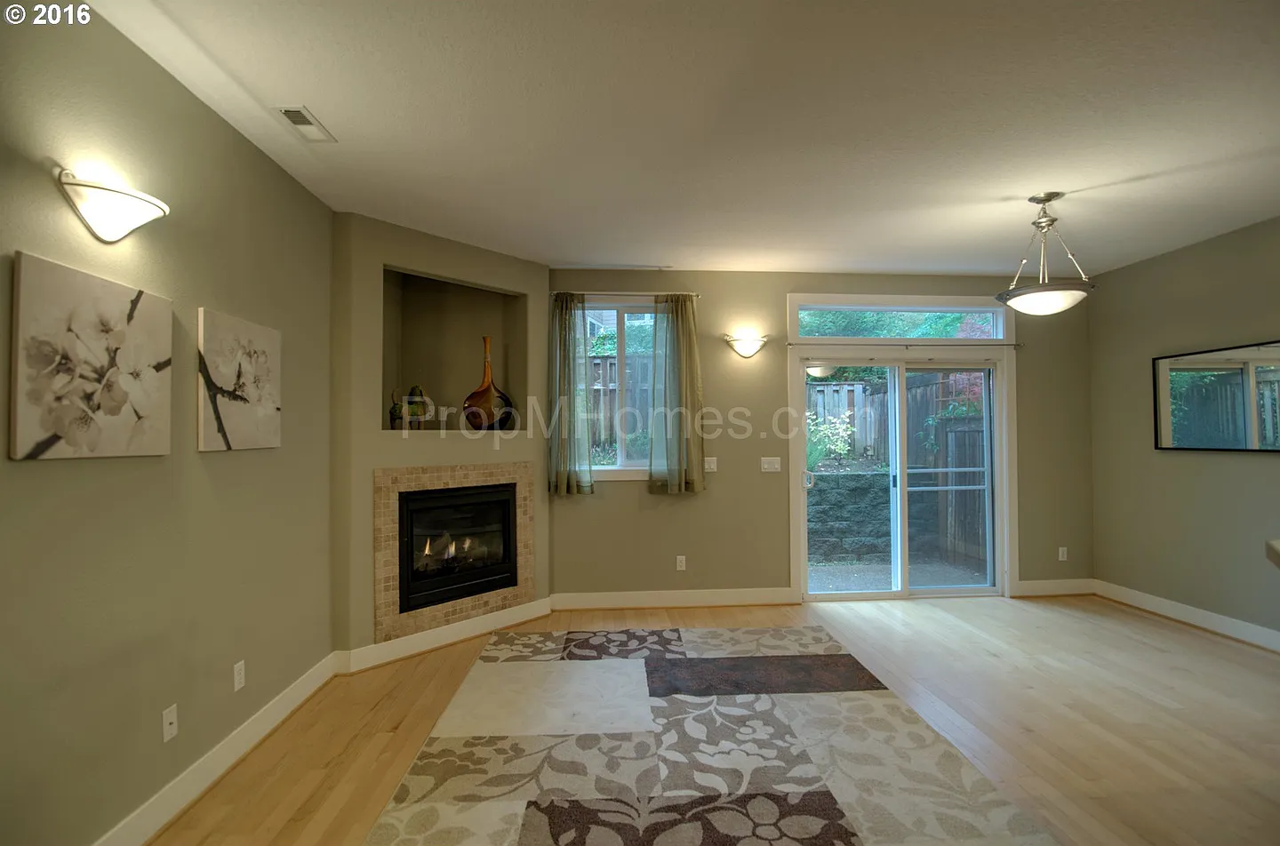 Excellent Beaverton Three Bedroom Townhome in Murray Grove! — Photo 3