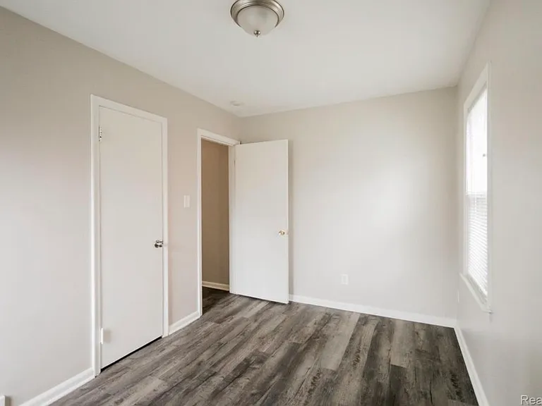 17136 Birchcrest Dr — Photo 7