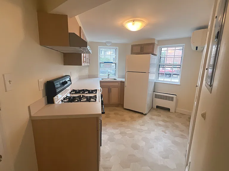8 Garden Ct #5 — Photo 2