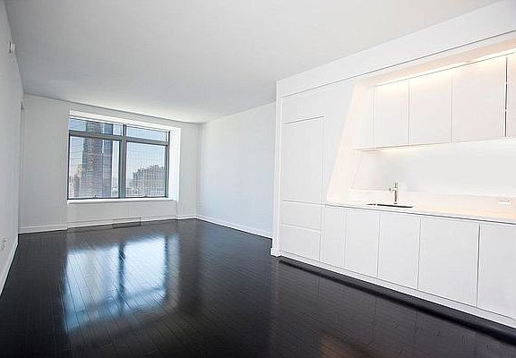 3rd image of 123 Washington St APT 33D