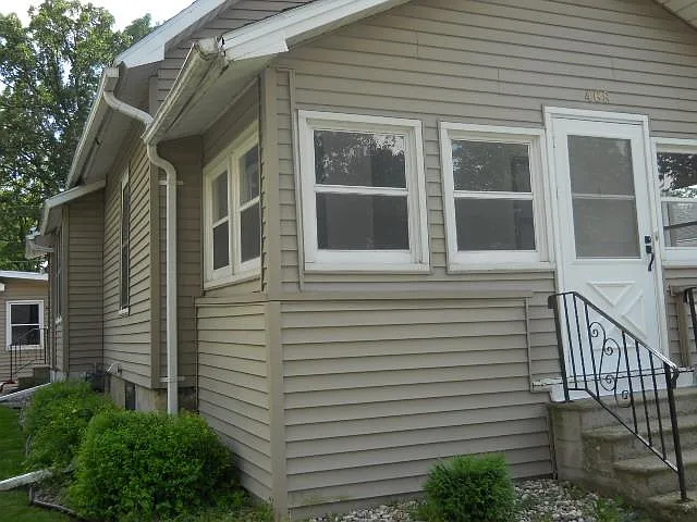 468 Russell St — Photo 1