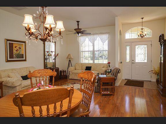 Living room dining room