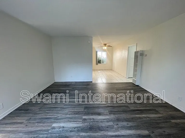 622 1/2 E 97th St #1 — Photo 10