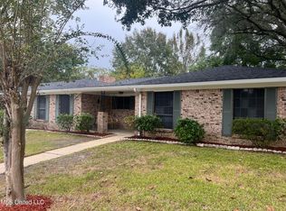 1232 Londonderry Ln, Ocean Springs, MS 39564