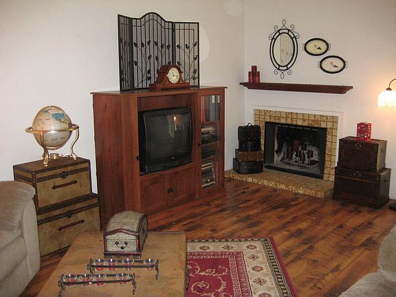 Living room w/ fireplace