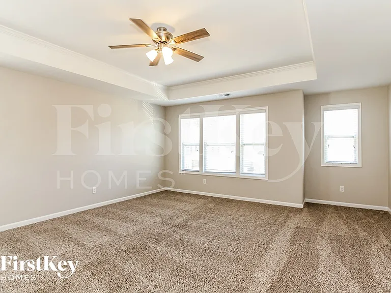 3940 Lake Breeze Dr — Photo 8