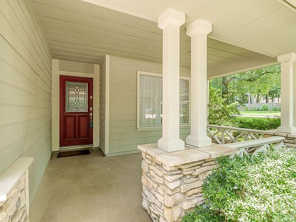 3rd image of 123 Sheerborne Ct