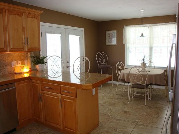 5th image of 615 Eastford Rd