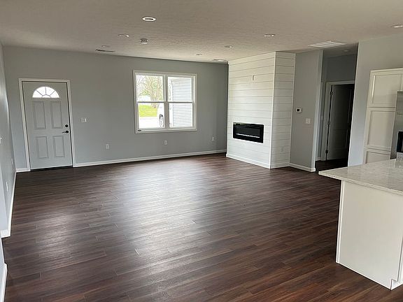 2nd image of 121 Fiord Dr