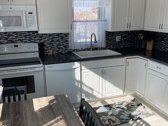 Lower unit kitchen
