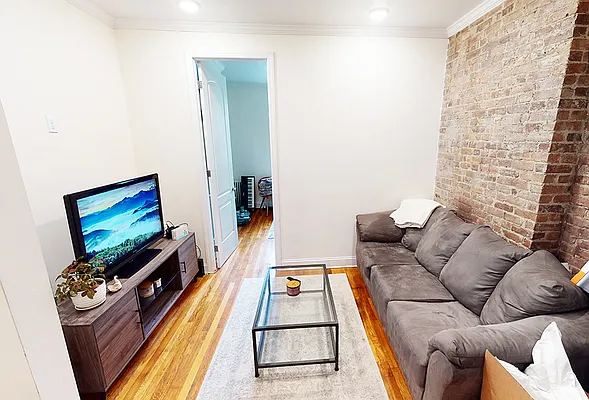 Rented by The Agency | media 28