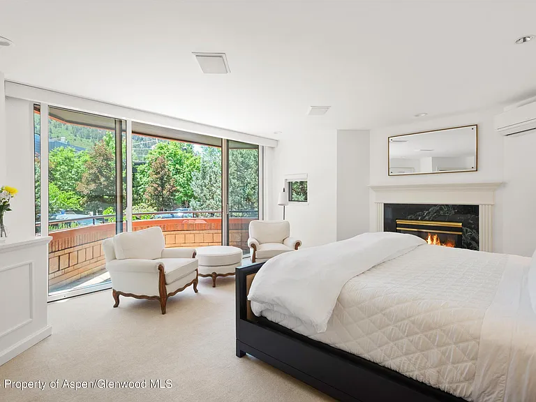 208 S Spring St #1 — Photo 18