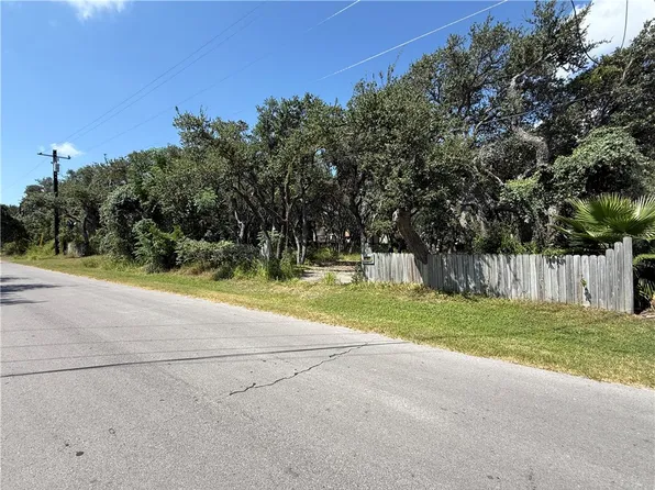 601 N 10th St, Fulton, TX 78358