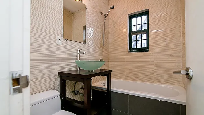 Rented by Nooklyn NYC LLC | media 11