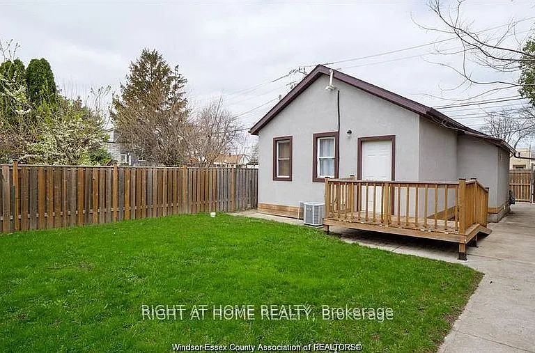 762 Aylmer Ave E — Photo 1