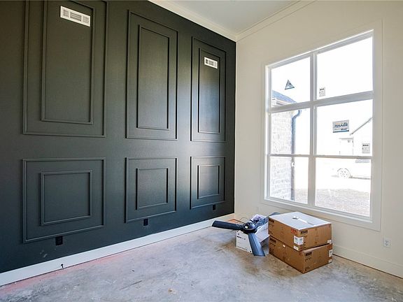 4th image of 851 Greenhorn St