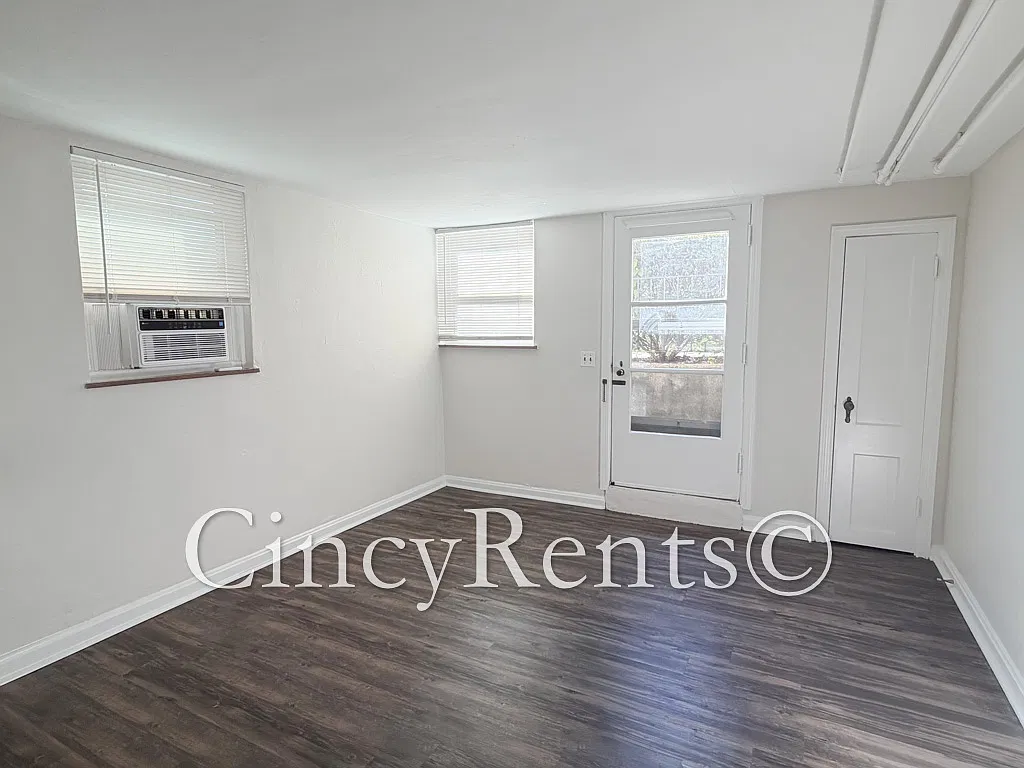 2786 Observatory Ave #9 | Great 1 bedroom apartment near Hyde Park Square | Free Heat at Hyde Park — Photo 2