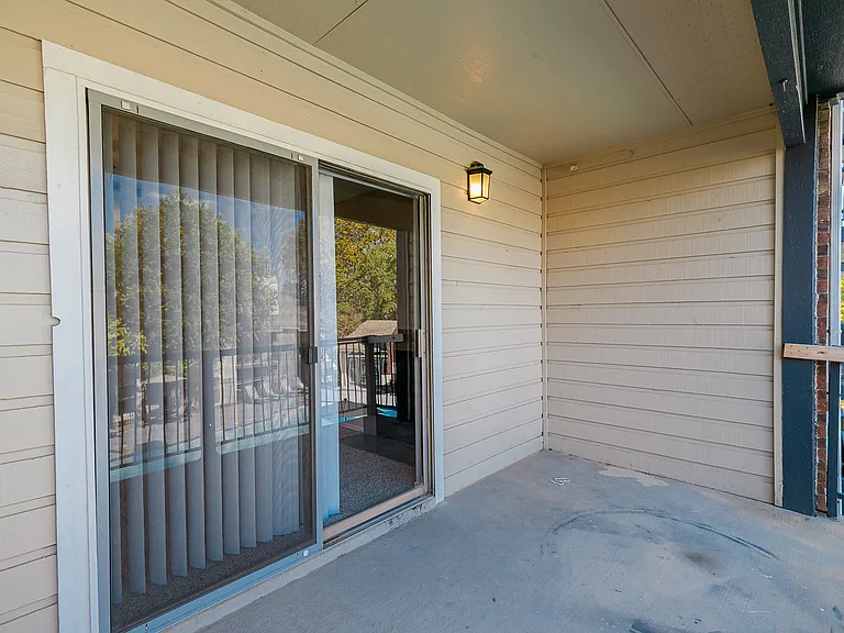 City Crest Apartments — Photo 39