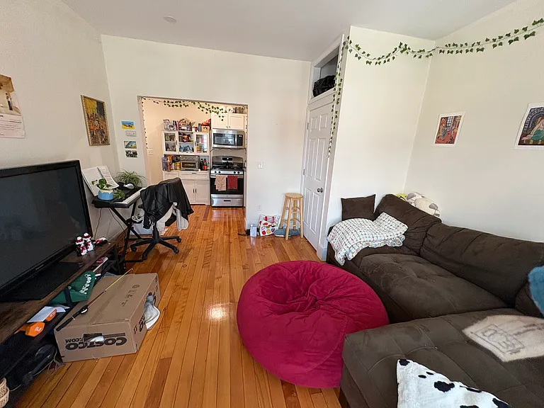 215 Harvard Ave #5 — Photo 3