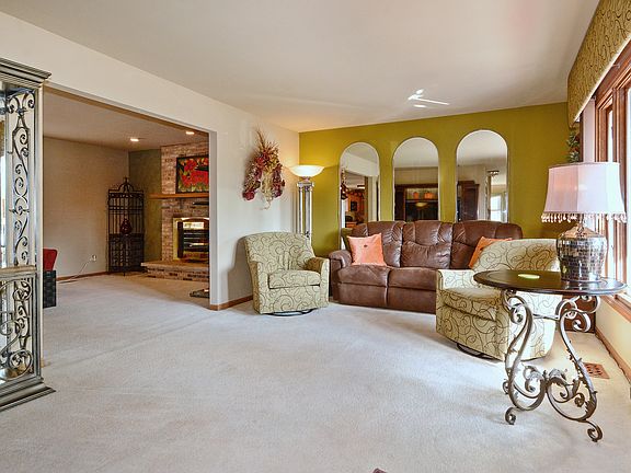 3rd image of 445 Cimarron Dr E