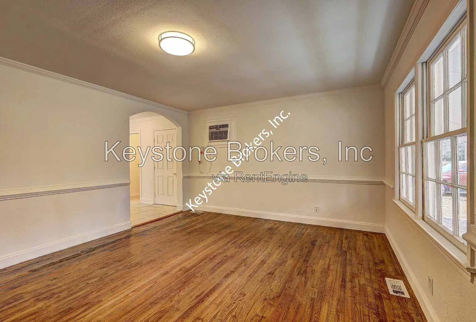3 bed, 1.5 bath, 1025 sqft, $950 — Photo 3