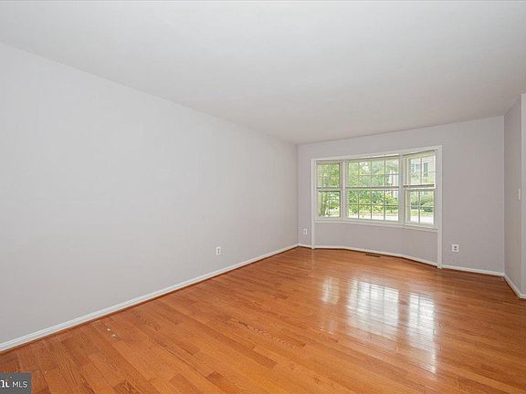 2nd image of 10113 Maple Leaf Dr