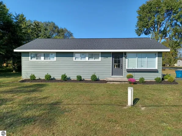 2244 S Smiths Crossing Rd, Freeland, MI 48623