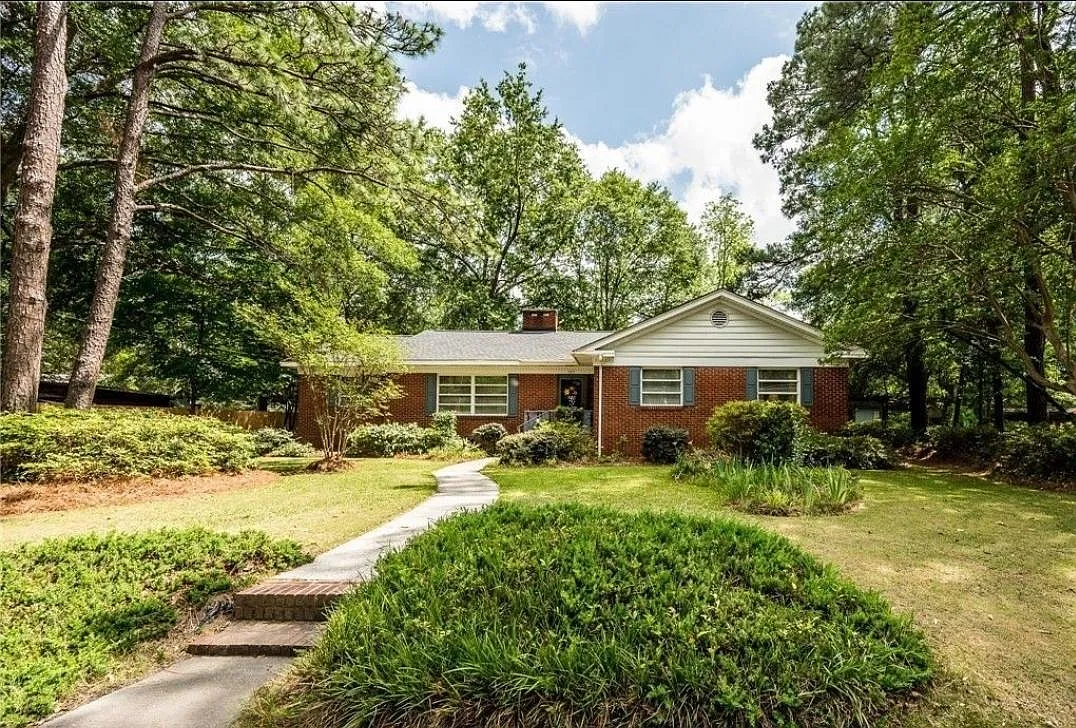 4 bed, 2800 sqft, $1,500 — Photo 1