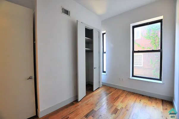 Rented by EXR | media 22