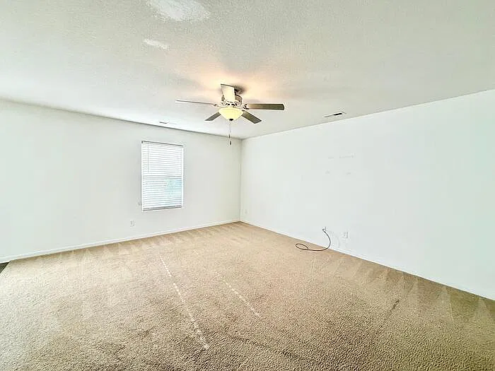 4 bed, 2.5 bath, 1704 sqft, $1,995 — Photo 4