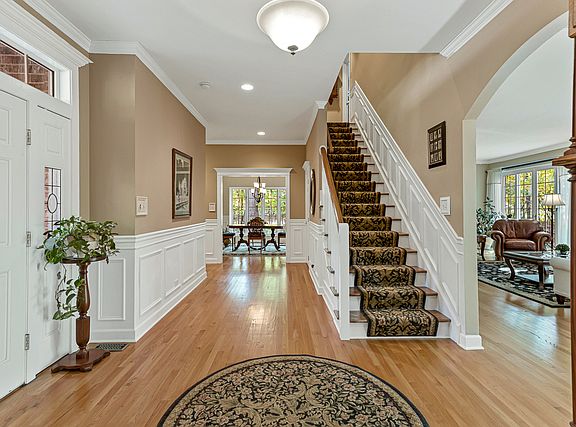 2nd image of 810 Stratford Ct