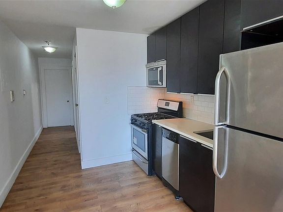 4th image of 677 Summit Ave APT 2R