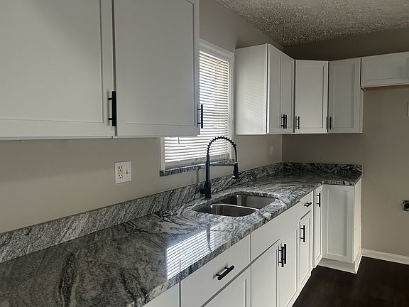 4th image of 5707 Gateway Dr