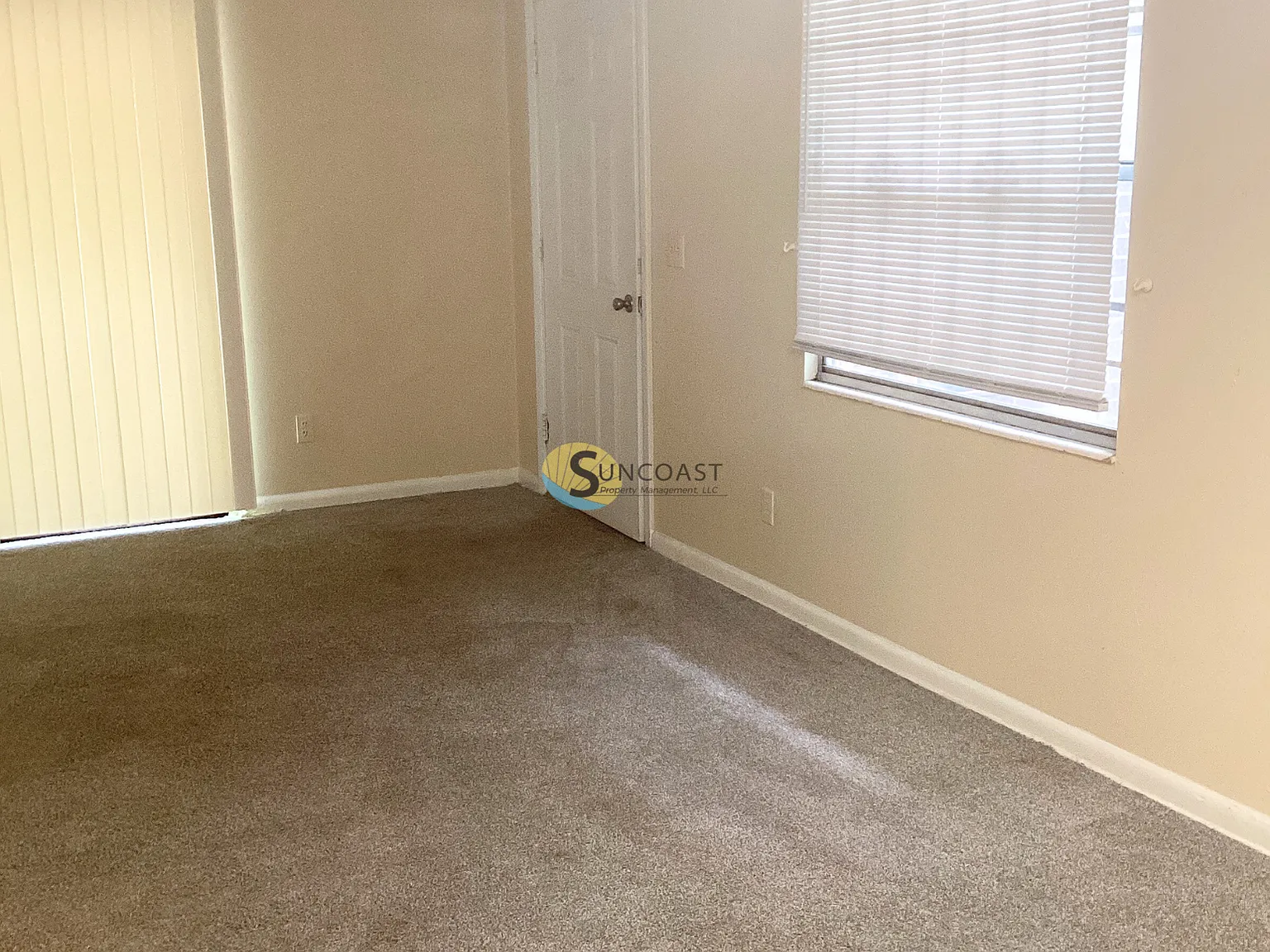 Coming Soon! Fully Fenced 3 Bed | 1.5 Bath — Photo 4