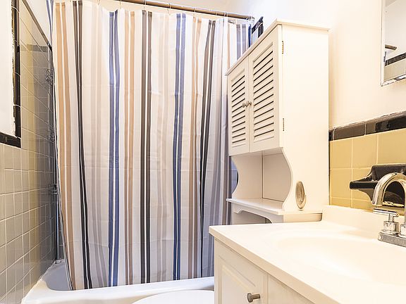 5th image of 248 E 50th St #4N
