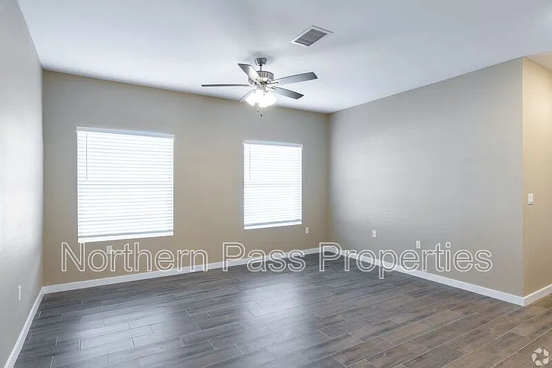 3 bed, 2.0 bath, 1368 sqft, $1,525 — Photo 2