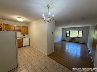 282 Grove St APT 8, Auburndale, MA 02466