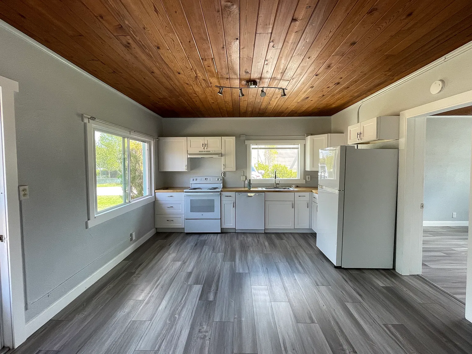 2 bed, 784 sqft, $2,200 — Photo 4