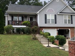 7572 Passport Dr, Ooltewah, TN 37363