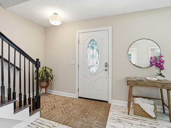 3rd image of 124 Apache Dr