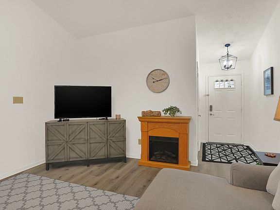 5th image of 18440 Harvest Meadows Dr E