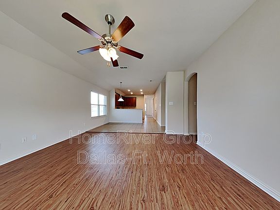 3rd image of 2800 Castle Creek Dr