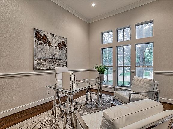 3rd image of 1920 Pembroke Ln