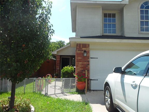 3rd image of 815 Prairie Creek Dr